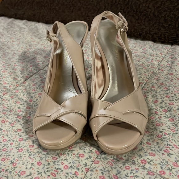 Shoe 👠 - Picture 2 of 6